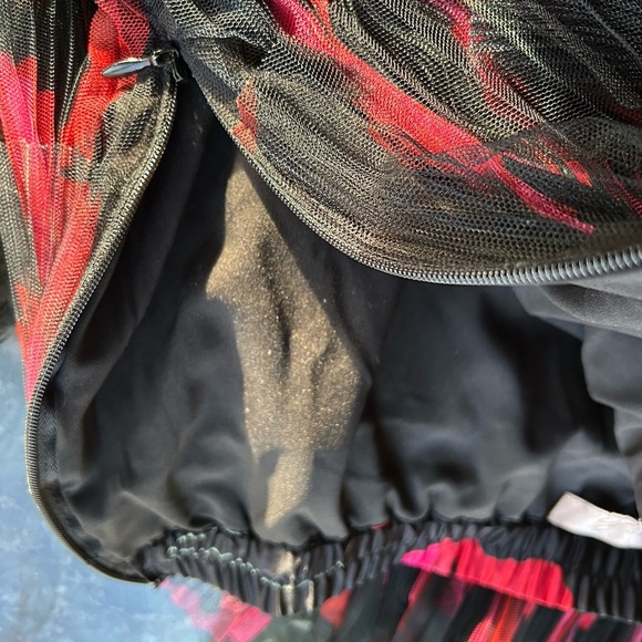 Hutch by Anthropologie tiered mini skirt. Layers of tulle. Elastic waist. Large - Picture 8 of 14